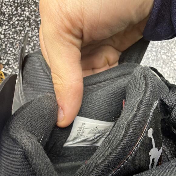 Athletic_Shoes